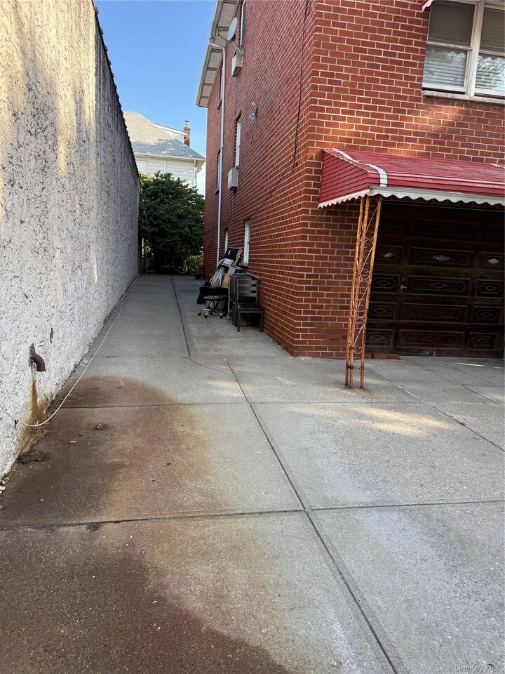 Property Photo:  2907 Lafayette Avenue  NY 10465 