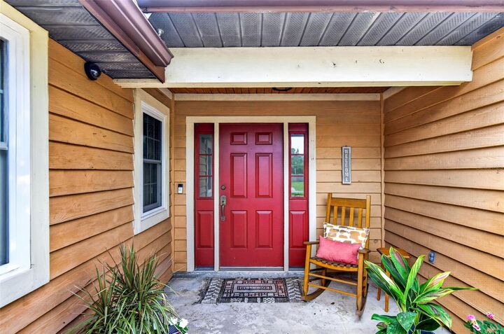 Property Photo:  11037 Gifford Dr  FL 34608 