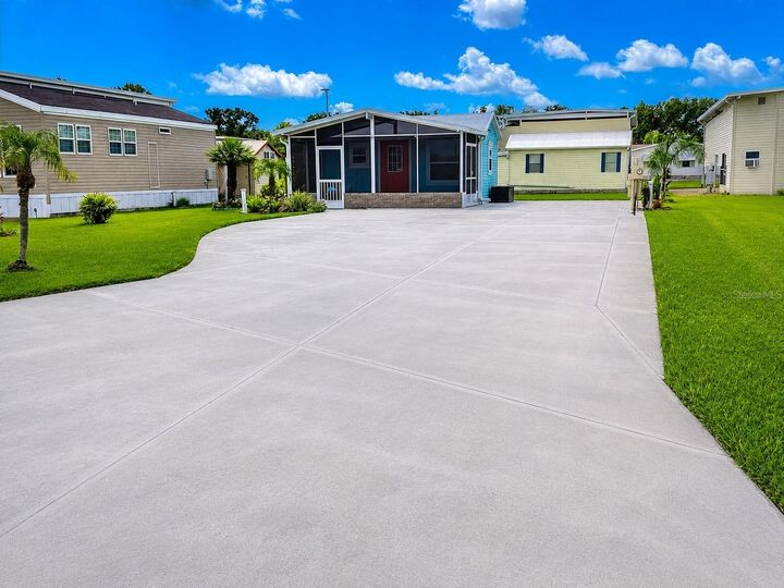Property Photo:  5245 Island View Circle N  FL 33868 