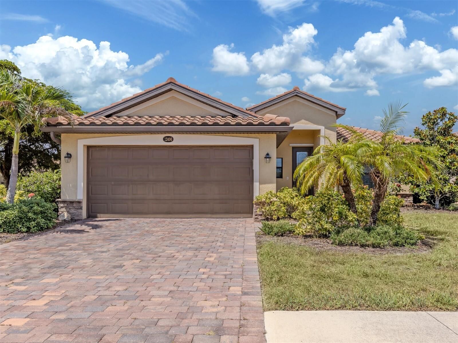 Property Photo: 12490 Cinqueterre Drive FL 34293