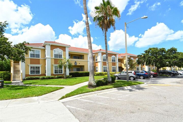 Property Photo: 1010 Villagio Circle 201 FL 34237