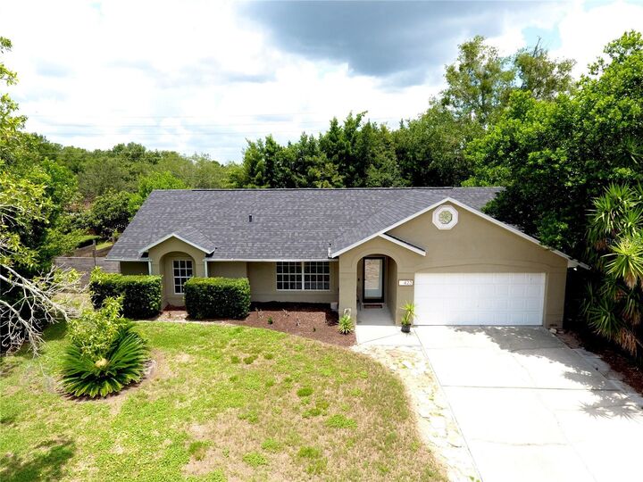 Property Photo:  423 Country Wood Circle  FL 32746 