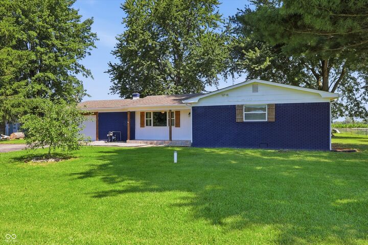 Property Photo:  556 E 1000 N  IN 46040 