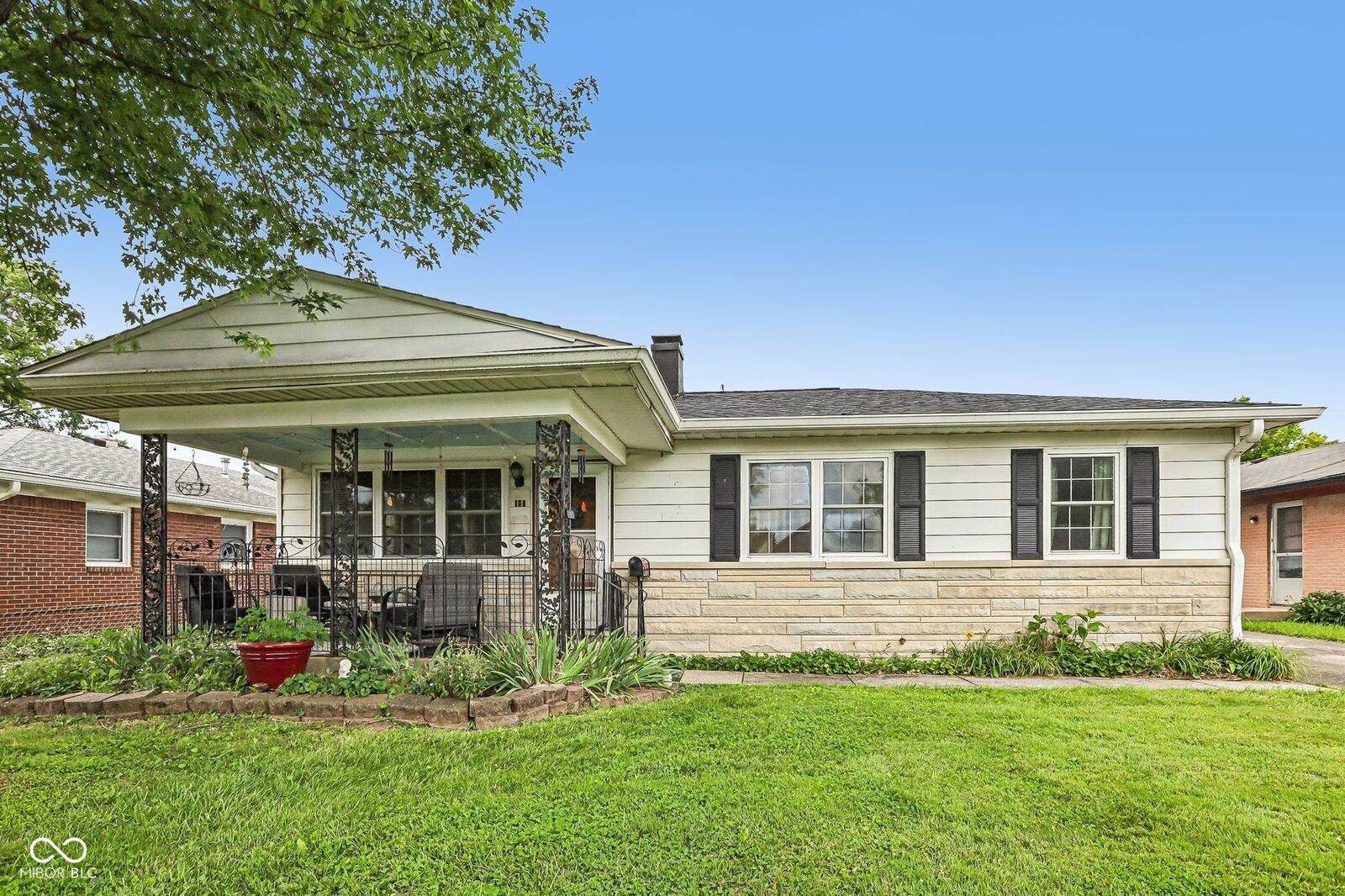 Property Photo:  186 N 8th Avenue  IN 46107 
