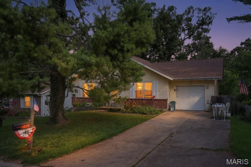 Property Photo:  2103 Timber Lane  MO 63012 