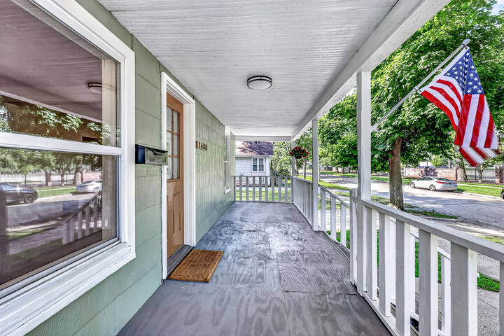 Property Photo:  1688 Hoyt Street  MI 49442 