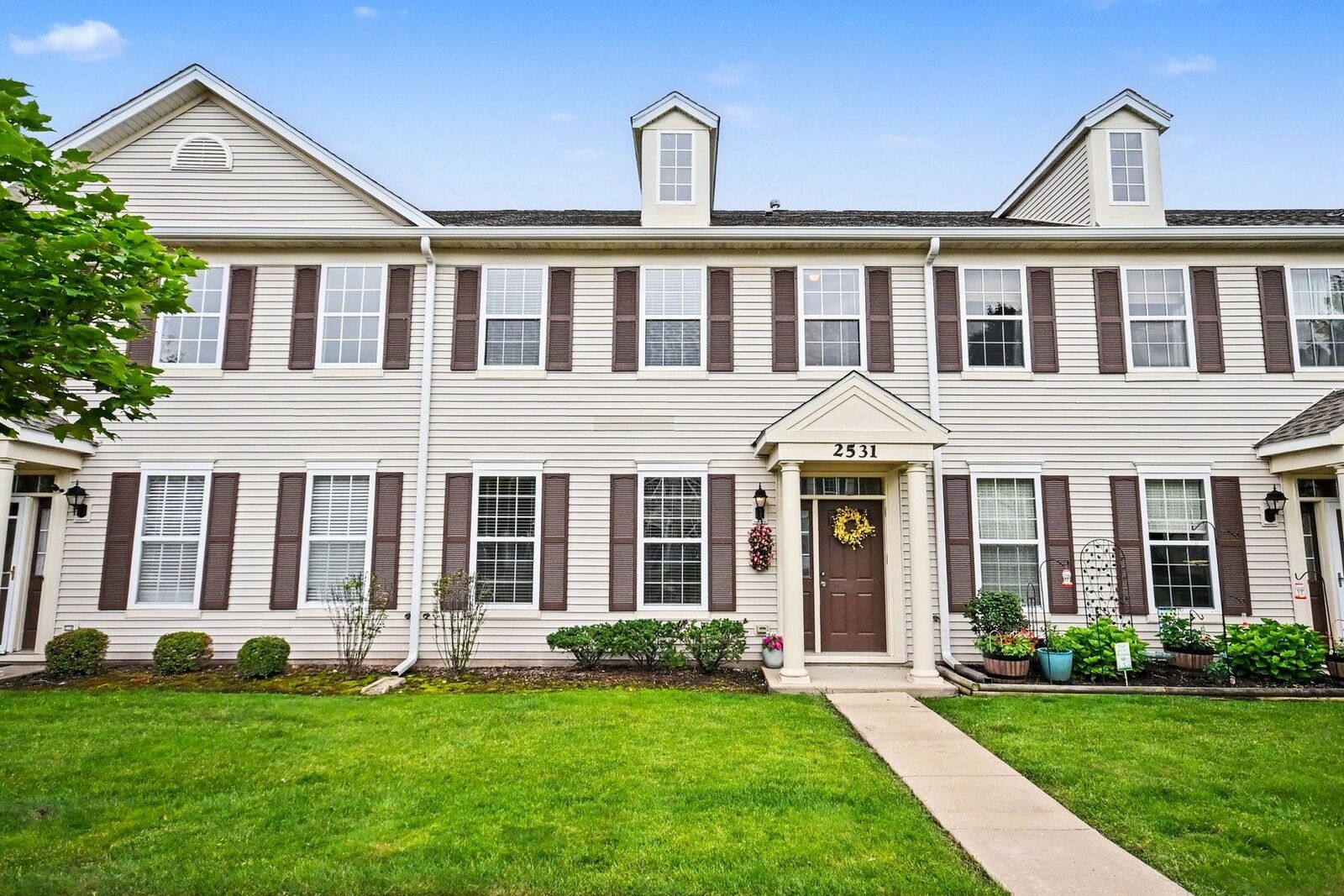Property Photo:  2531 Congress Avenue 2531  IL 60503 