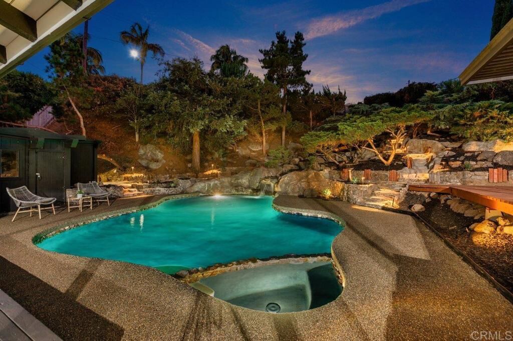 Property Photo:  667 Crescent Lane  CA 92084 