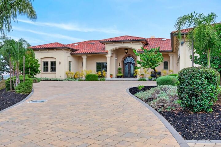 Property Photo:  5 Winding Oaks Drive  CA 94566 