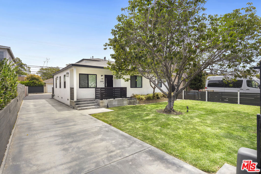 Property Photo:  2806 S Barrington Avenue  CA 90064 
