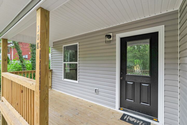 Property Photo: 308 Hannah St TN 37020