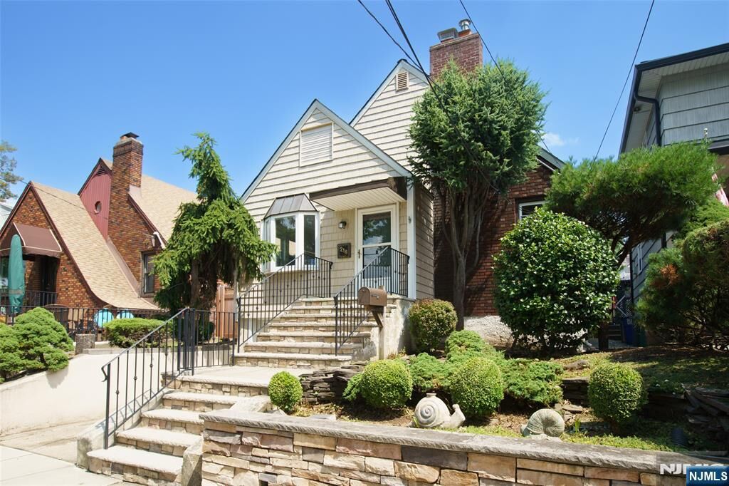 Property Photo:  218 Riverview Avenue  NJ 07031 