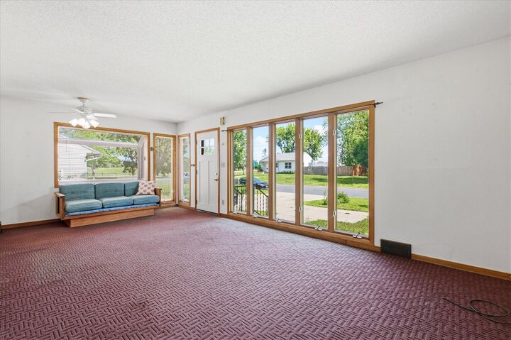 Property Photo:  5625 Hillsview Road  MN 55430 