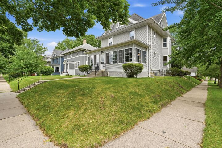 Property Photo:  2016 Laurel Avenue  MN 55104 