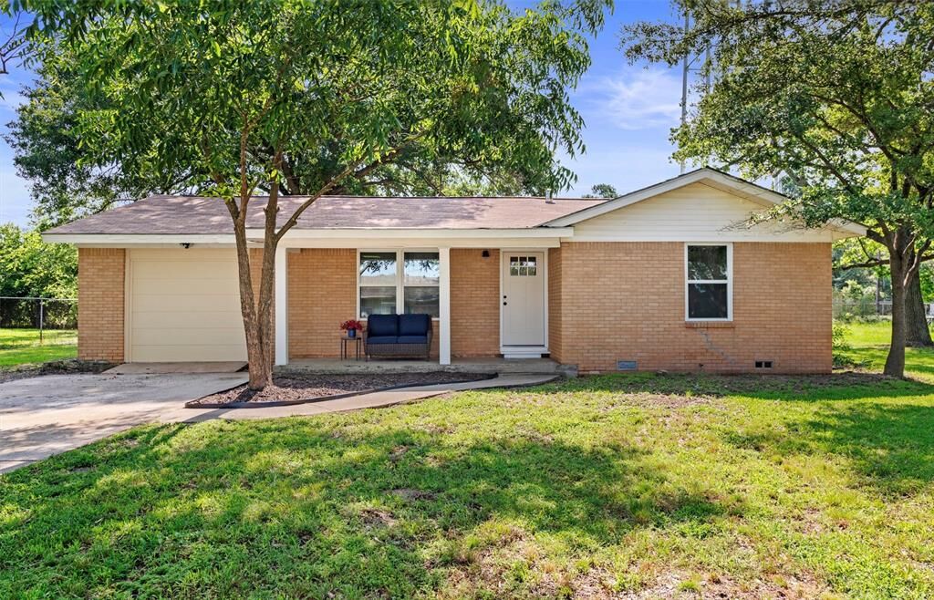 Property Photo:  119 Tomie Street  TX 75783 