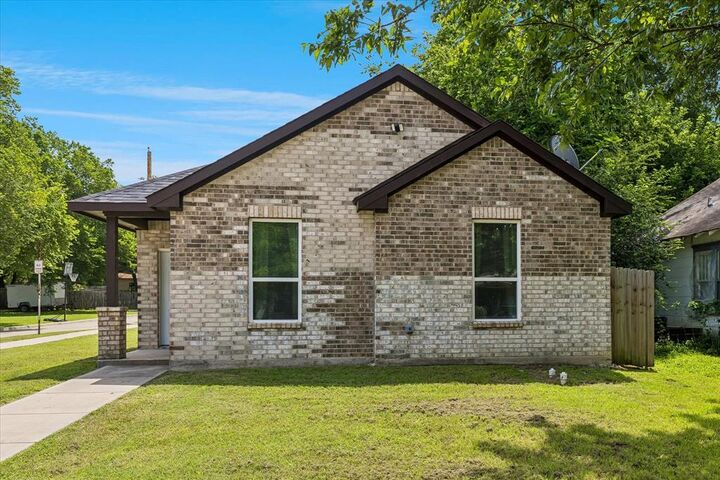 Property Photo:  344 N Taylor Street  TX 76240 