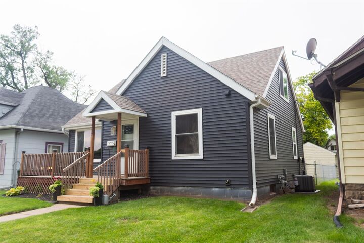 Property Photo:  4207 Harrison St  IA 51108 