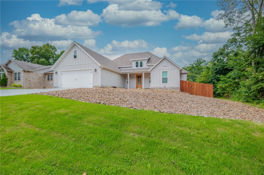 Property Photo:  9 Clevedon Circle  AR 72715 