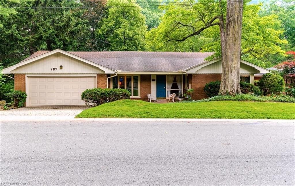 Property Photo:  787 Forest Glen Avenue  ON L7T 2L1 
