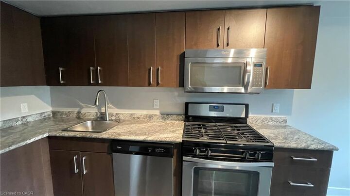Property Photo:  4 Ottawa Street N 6  ON L8H 3Y7 