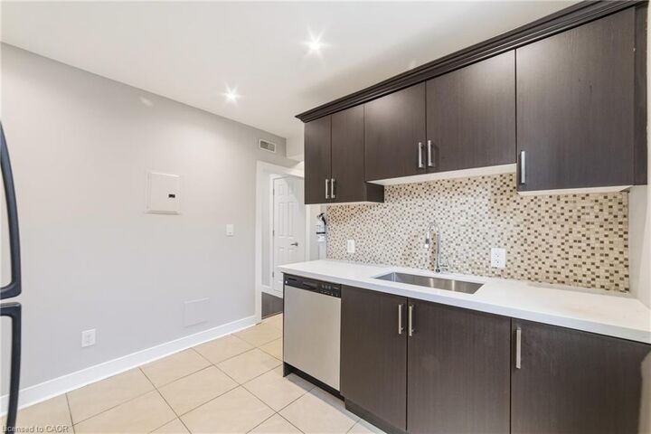Property Photo:  1544 King Street E 301  ON L8K 1S9 