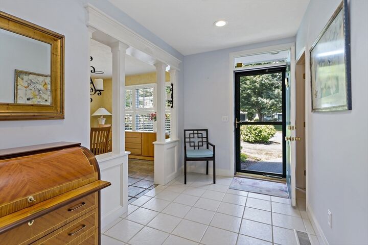 Property Photo:  5 Mayfair Ct 5  MA 02649 