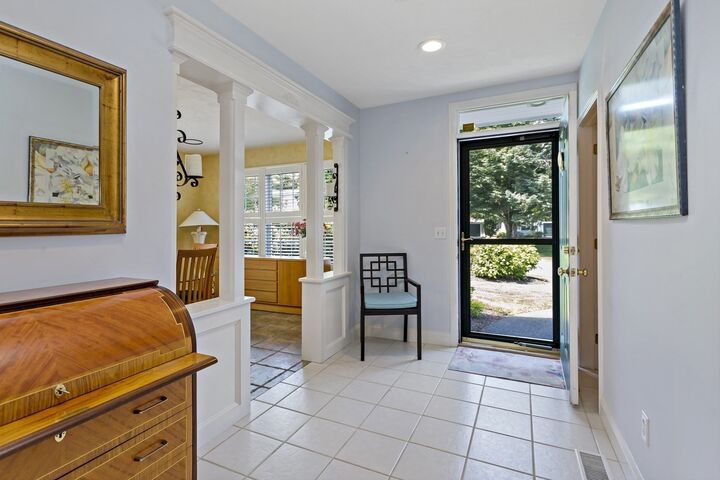 Property Photo:  5 Mayfair Ct 5  MA 02649 