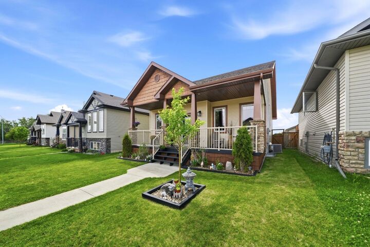 Property Photo:  48 Vickers Close  AB T4R 0E6 