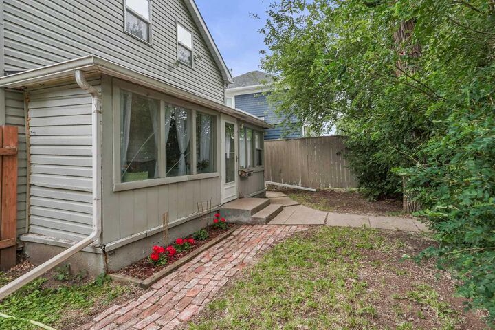Property Photo:  405 12B Street N  AB T1H 2L3 