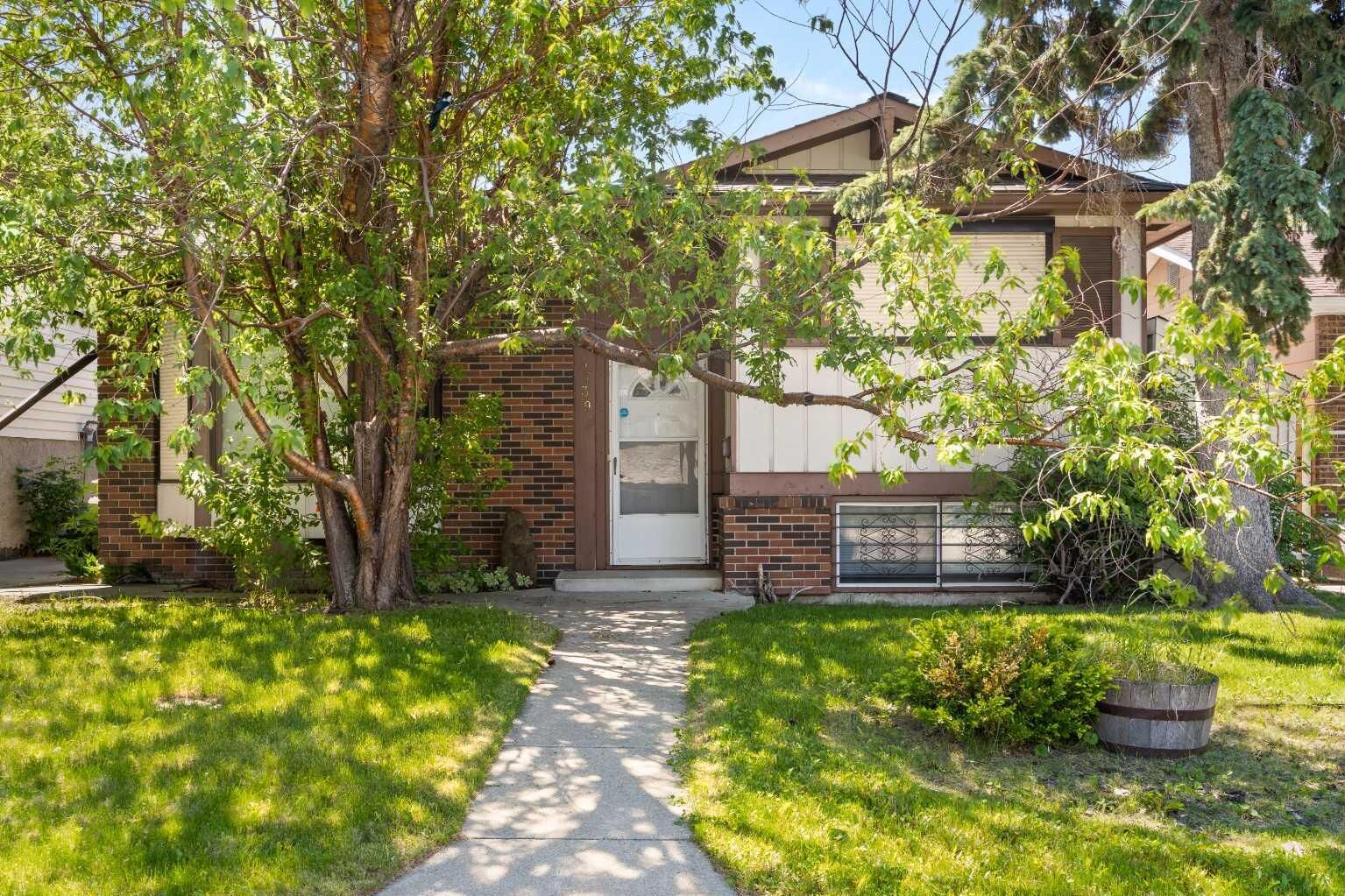 Property Photo: 4739 Rundlewood Road NE AB T1Y 2N7