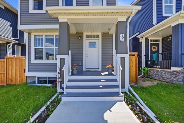 Property Photo:  908 West Lakeview Drive  AB T1X 2N3 