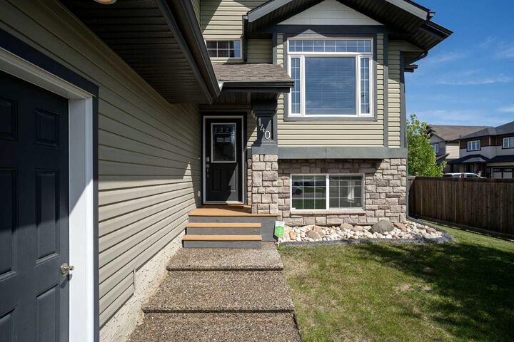 Property Photo:  140 Heibert Bay  AB T9K 2X2 