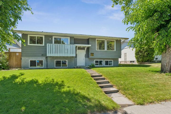 Property Photo:  2411 51 Street NE  AB T1Y 1C2 