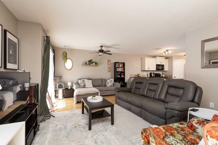 Property Photo: 895 Mt Sundance Manor W 2 AB T1J 1X7