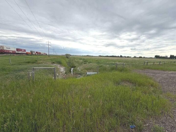 Property Photo: Cassils Road W AB T1R 1C5