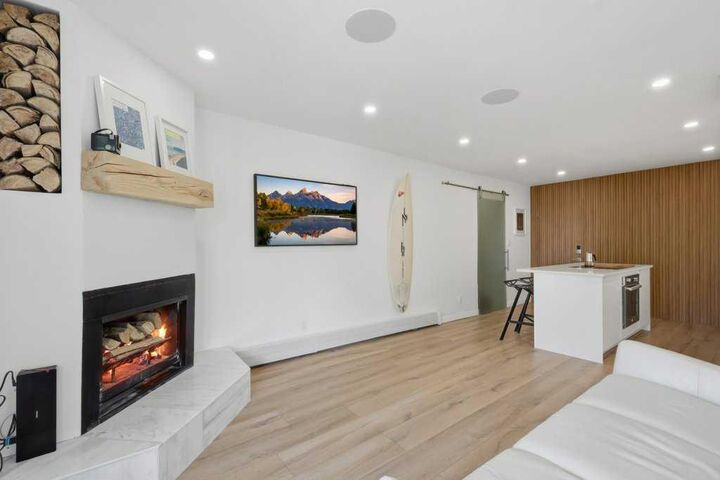 Property Photo:  4415 Lakeshore Drive 6  AB T4S 1C7 