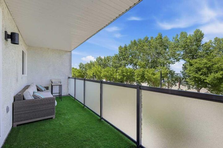 Property Photo:  4415 Lakeshore Drive 6  AB T4S 1C7 