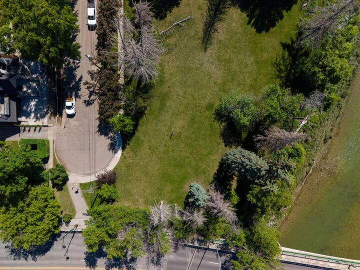 Property Photo: 415 40 Avenue SW AB T2S 0X5