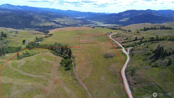 Property Photo:  3  Garden Lane  WA 99118 