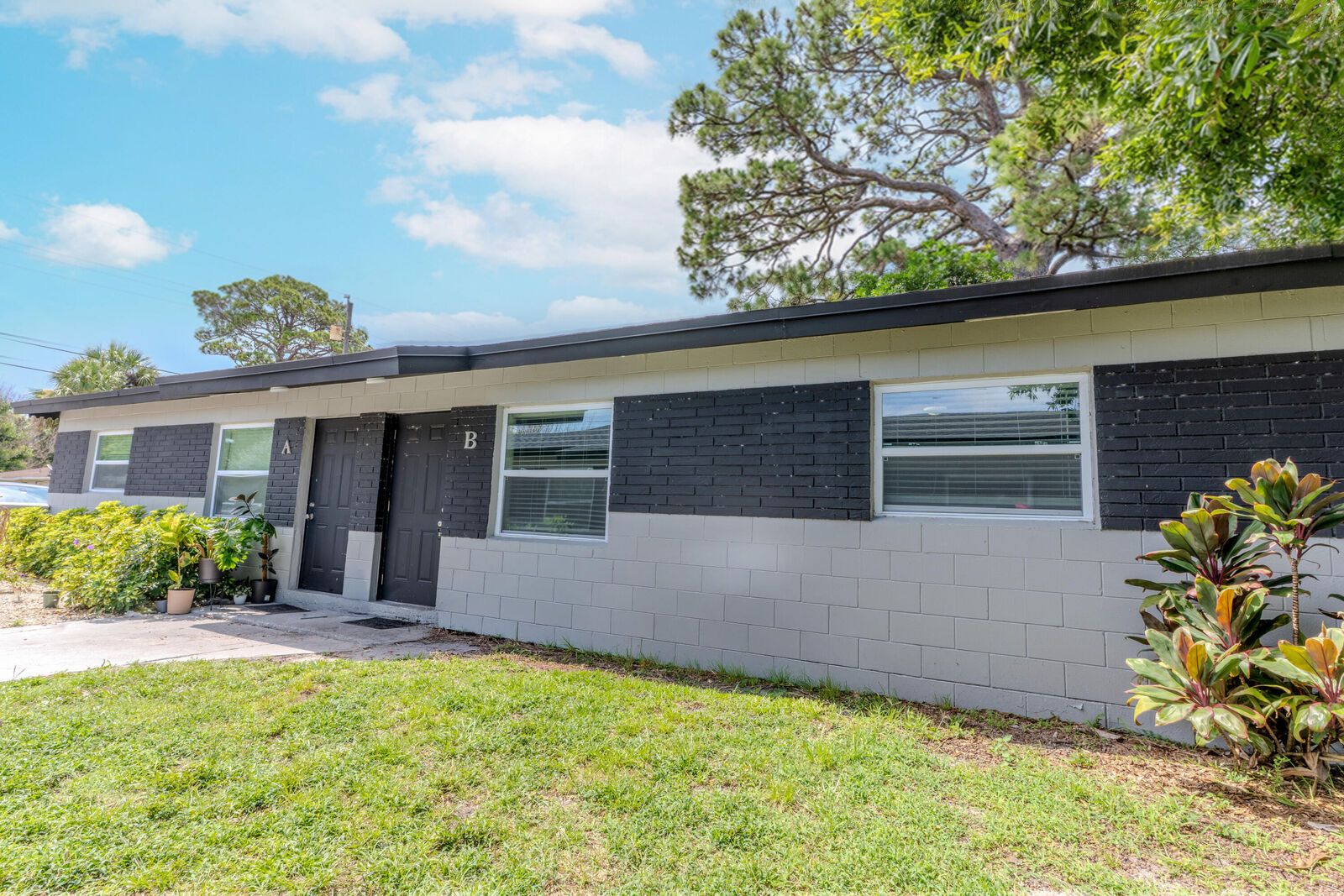 Property Photo: 711 N 23rd Street B FL 34950