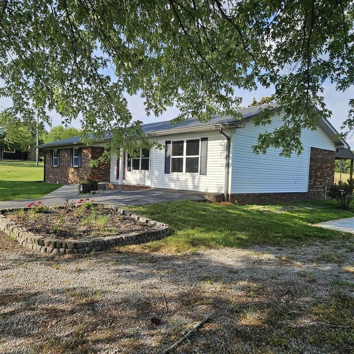 Property Photo:  578 Eighty Eight Road  KY 42130-7701 