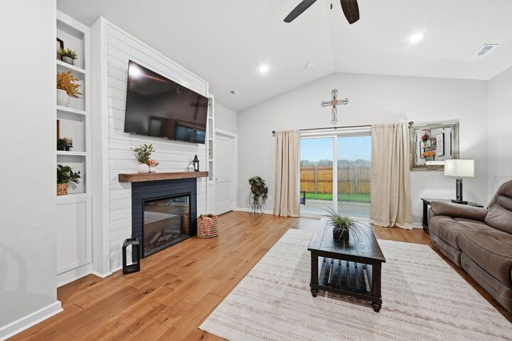 Property Photo:  337 N Woodstone St  KS 67037-7814 