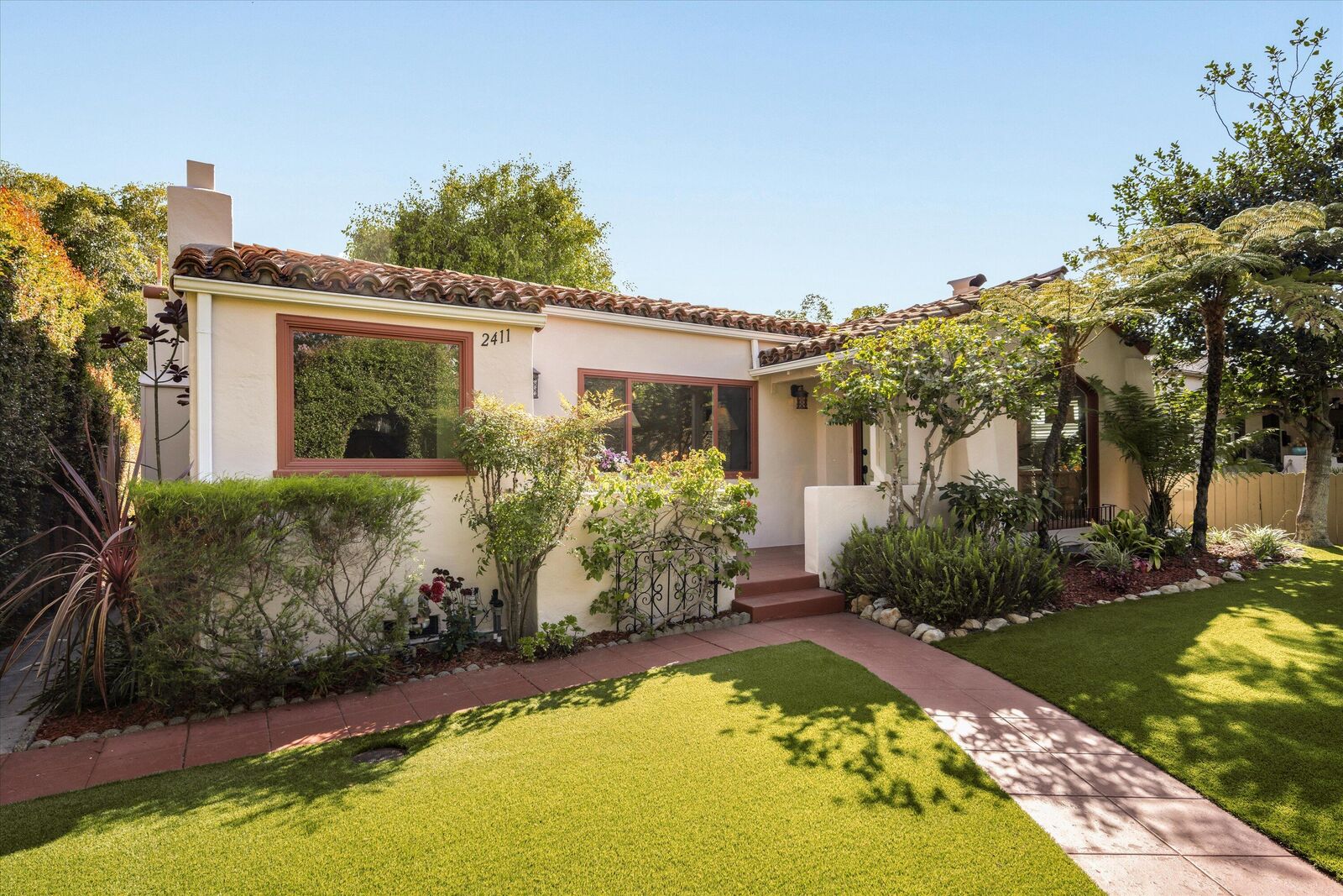 Property Photo:  2411 Chapala Street  CA 93105 