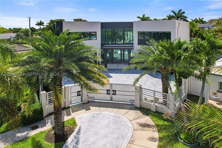 Property Photo: 15712 SW 69th Ln FL 33193