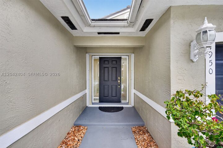 Property Photo: 4950 SW 152nd Ave FL 33027