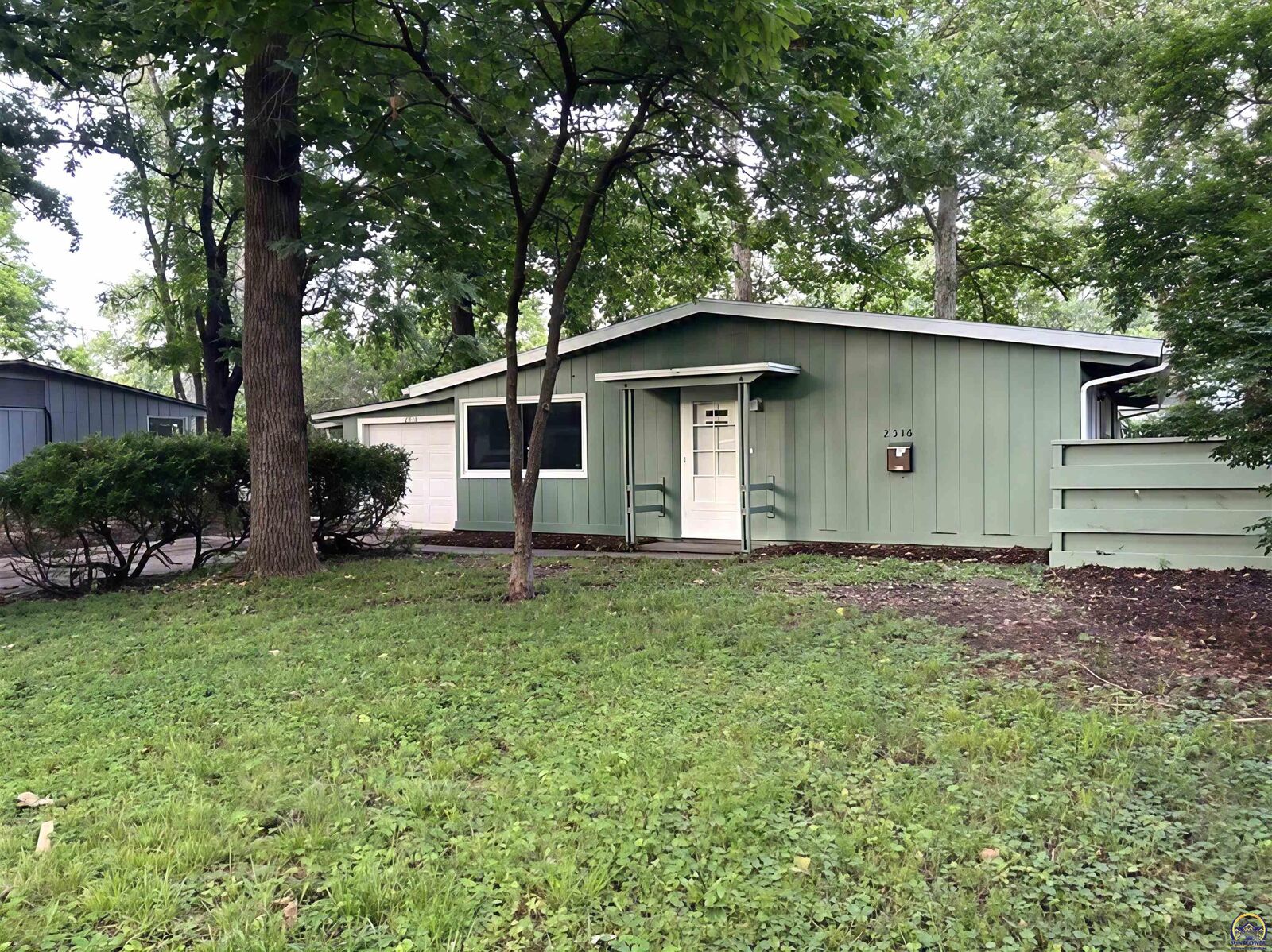 Property Photo:  2516 SW Burnett Rd  KS 66614 