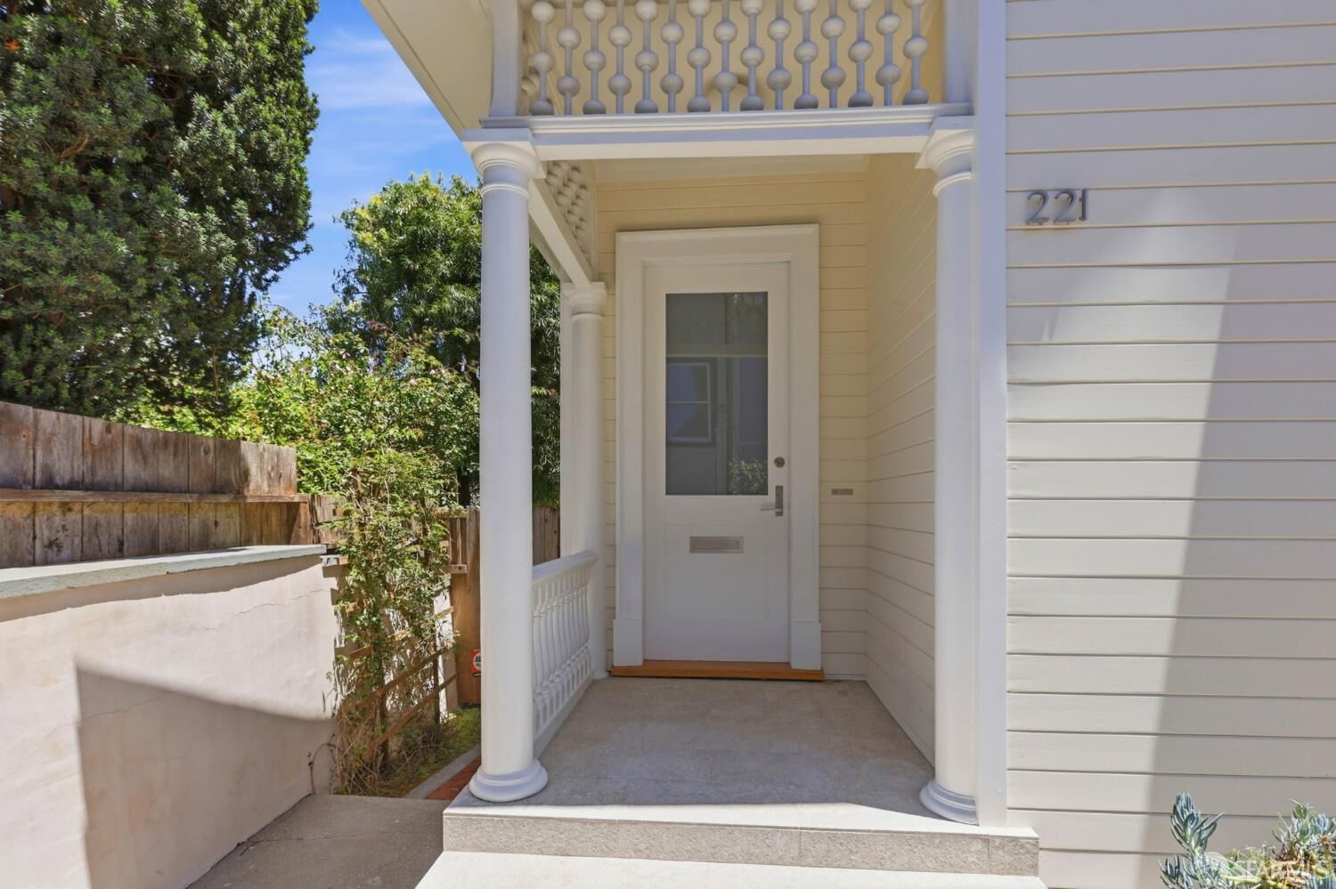 Property Photo:  221 Danvers Street  CA 94114 