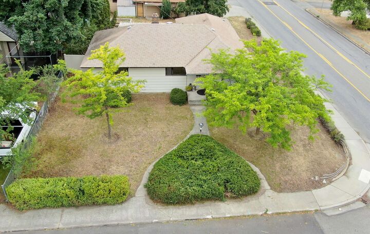 Property Photo: 2604 W Crown Ave WA 99205