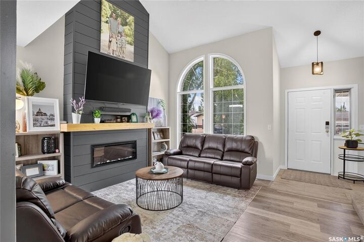 Property Photo:  418 Fehr Crescent  SK S0K 2T0 