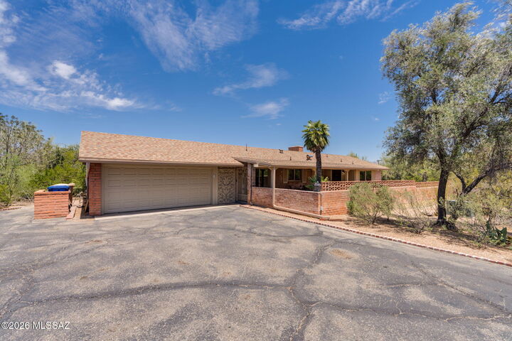 Property Photo:  880 N Natachee Avenue  AZ 85710 
